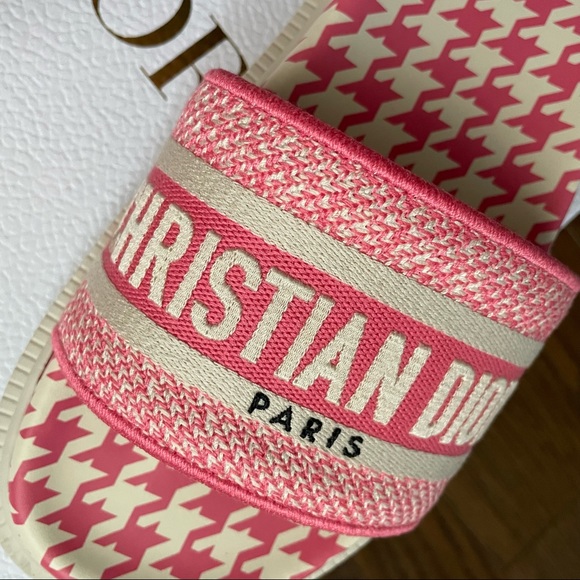 New in box Dior logo sandals - Picture 9 of 15